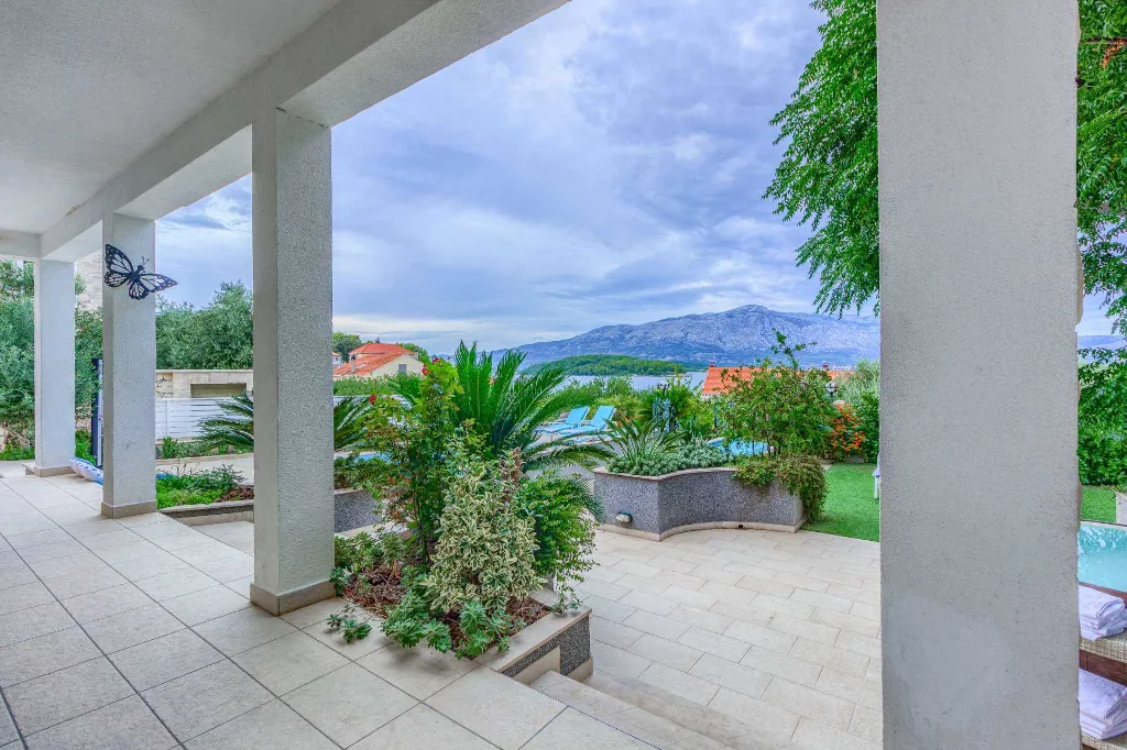 Six-Bedroom Villa for 12 Guests in Lumbarda