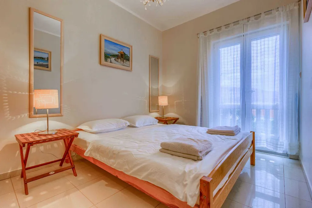 Six-Bedroom Villa for 12 Guests in Lumbarda