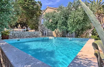 Podobuce 6-Bedroom Villa for 12 with Heated Pool