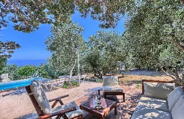 Podobuce 6-Bedroom Villa for 12 with Heated Pool