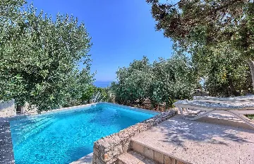 Podobuce 6-Bedroom Villa for 12 with Heated Pool