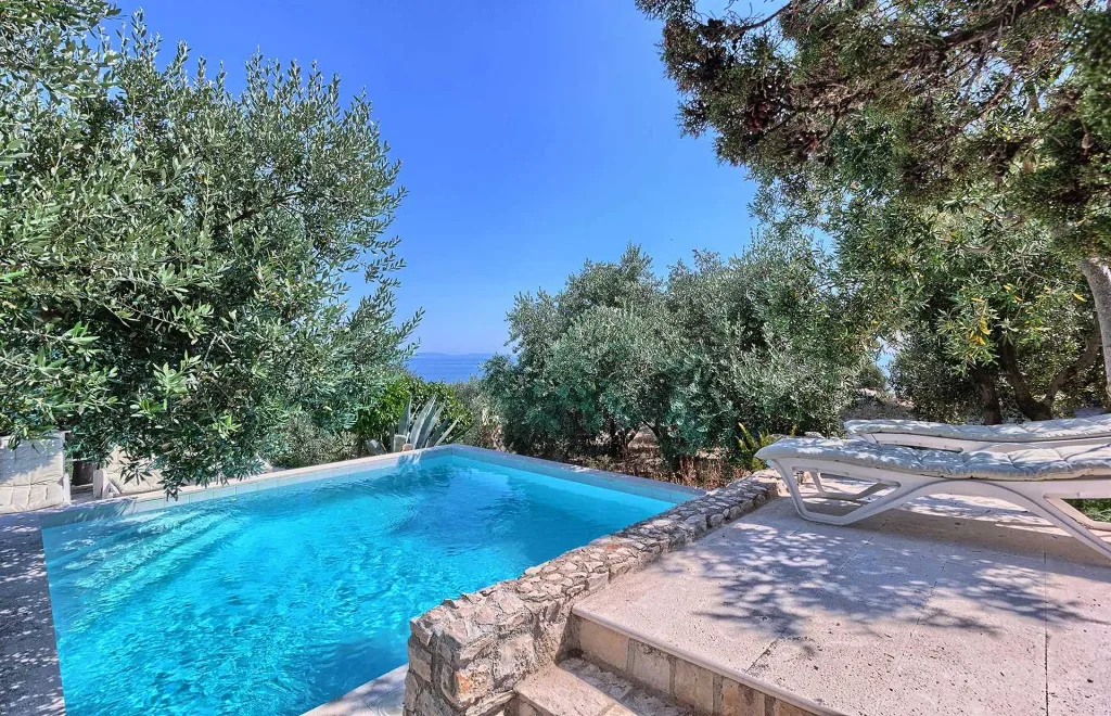 Podobuce 6-Bedroom Villa for 12 with Heated Pool
