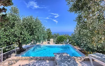 Podobuce 6-Bedroom Villa for 12 with Heated Pool