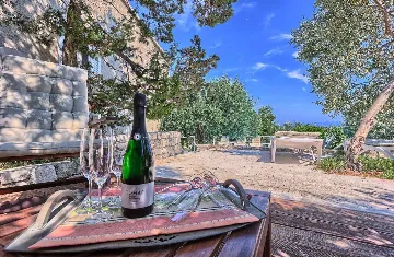 Podobuce 6-Bedroom Villa for 12 with Heated Pool