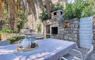 Podobuce 6-Bedroom Villa for 12 with Heated Pool