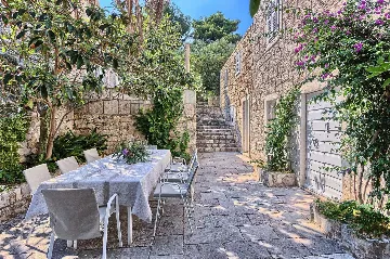 Podobuce 6-Bedroom Villa for 12 with Heated Pool