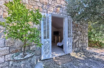 Podobuce 6-Bedroom Villa for 12 with Heated Pool