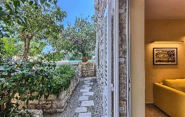 Podobuce 6-Bedroom Villa for 12 with Heated Pool