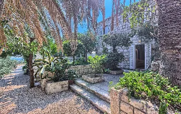 Podobuce 6-Bedroom Villa for 12 with Heated Pool