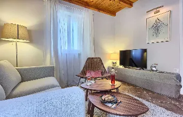 Podobuce 6-Bedroom Villa for 12 with Heated Pool