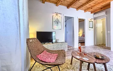 Podobuce 6-Bedroom Villa for 12 with Heated Pool