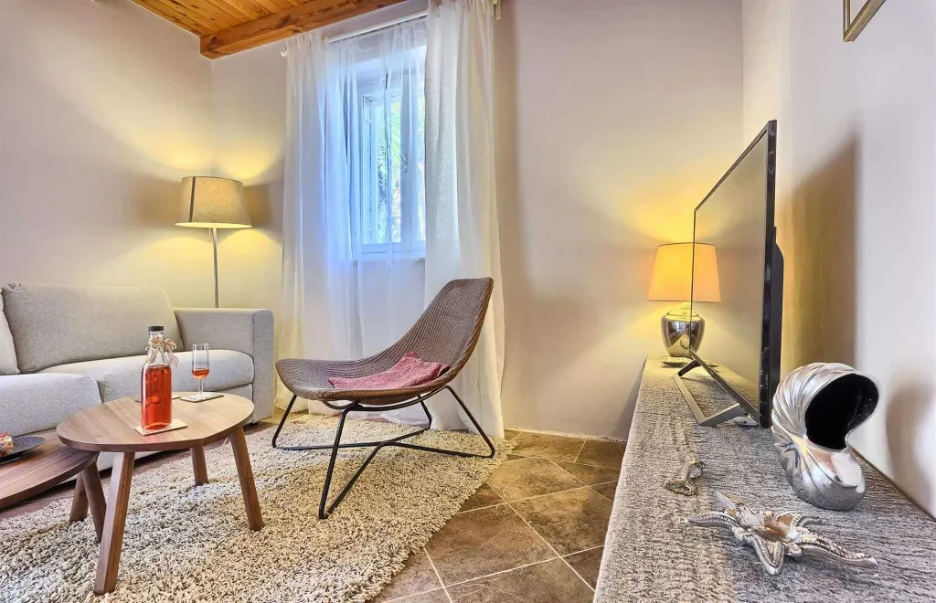 Podobuce 6-Bedroom Villa for 12 with Heated Pool