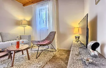 Podobuce 6-Bedroom Villa for 12 with Heated Pool