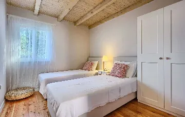 Podobuce 6-Bedroom Villa for 12 with Heated Pool