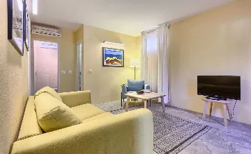 Podobuce 6-Bedroom Villa for 12 with Heated Pool