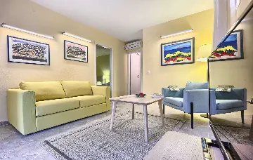 Podobuce 6-Bedroom Villa for 12 with Heated Pool