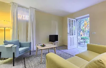 Podobuce 6-Bedroom Villa for 12 with Heated Pool