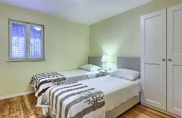 Podobuce 6-Bedroom Villa for 12 with Heated Pool