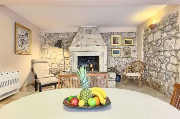 Podobuce 6-Bedroom Villa for 12 with Heated Pool