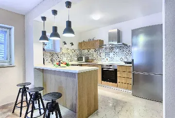 Podobuce 6-Bedroom Villa for 12 with Heated Pool