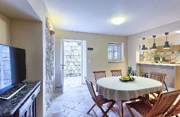 Podobuce 6-Bedroom Villa for 12 with Heated Pool