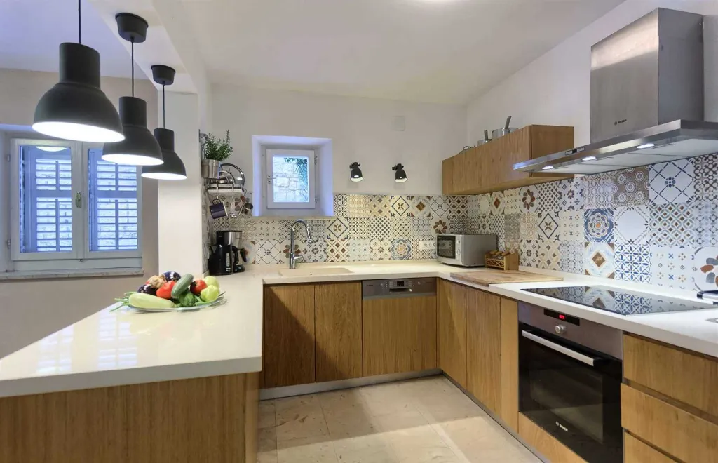 Podobuce 6-Bedroom Villa for 12 with Heated Pool