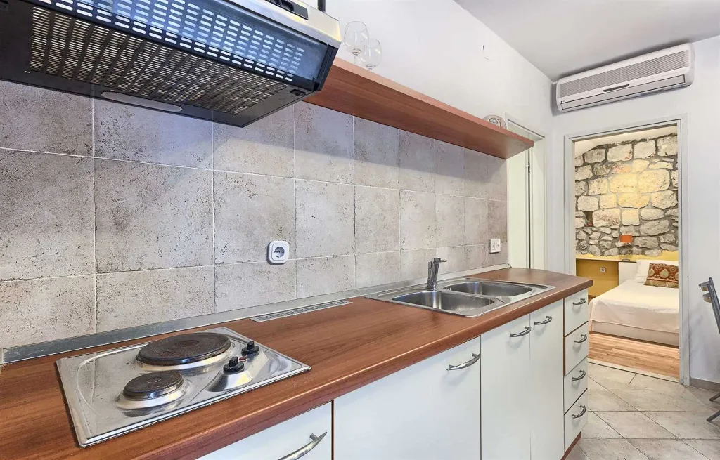 Podobuce 6-Bedroom Villa for 12 with Heated Pool