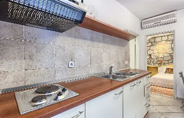 Podobuce 6-Bedroom Villa for 12 with Heated Pool