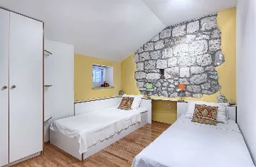 Podobuce 6-Bedroom Villa for 12 with Heated Pool