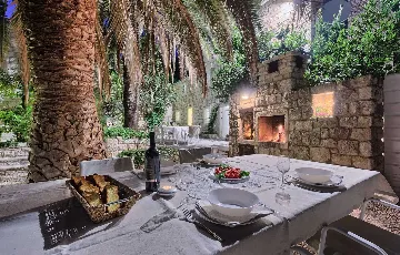 Podobuce 6-Bedroom Villa for 12 with Heated Pool