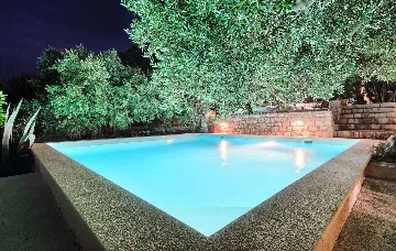 Podobuce 6-Bedroom Villa for 12 with Heated Pool