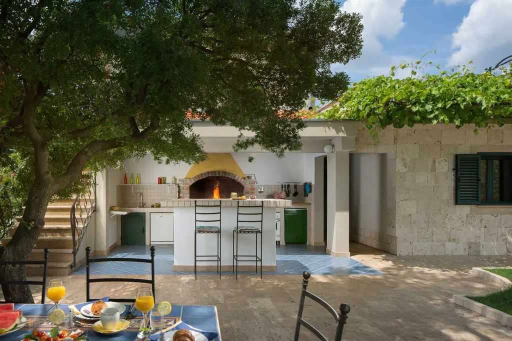 Prgomet Villa with Heated Pool and 4 Bedrooms
