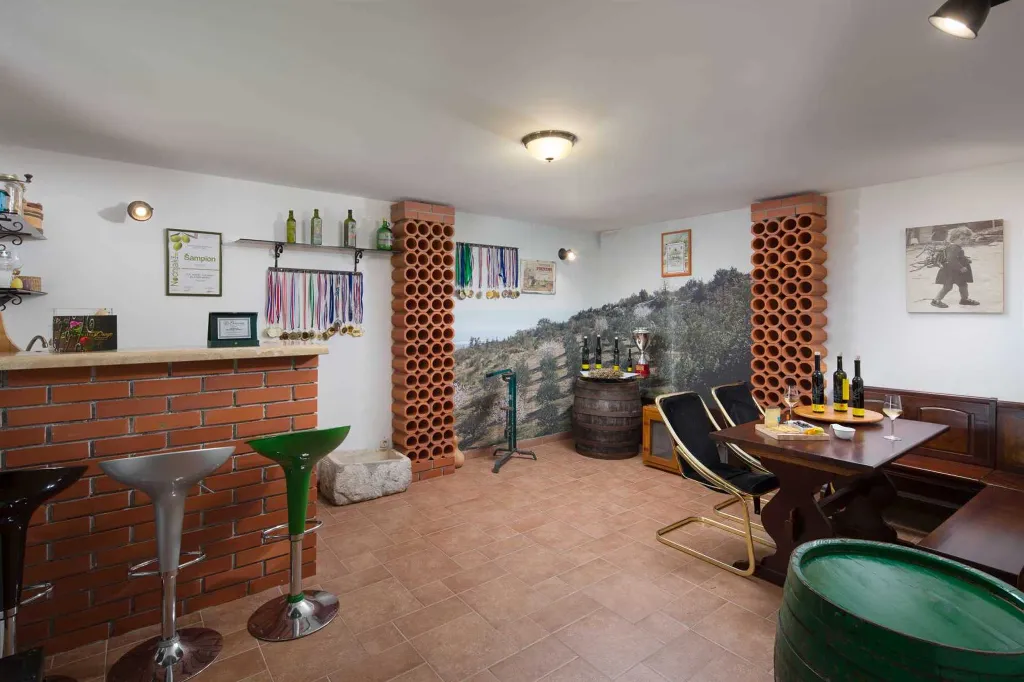 Prgomet Villa with Heated Pool and 4 Bedrooms