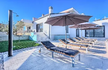 4-Bedroom Villa in Buje with Pool