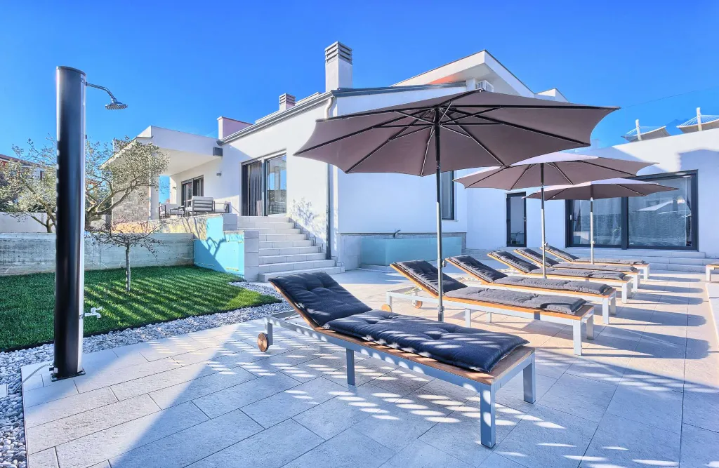 4-Bedroom Villa in Buje with Pool