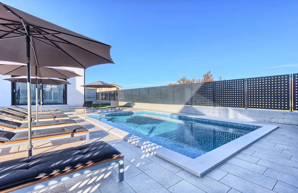 4-Bedroom Villa in Buje with Pool