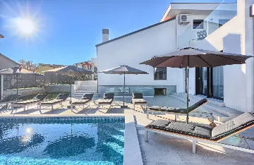 4-Bedroom Villa in Buje with Pool