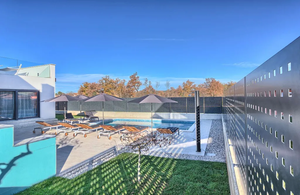 4-Bedroom Villa in Buje with Pool