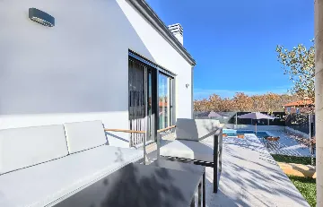 4-Bedroom Villa in Buje with Pool