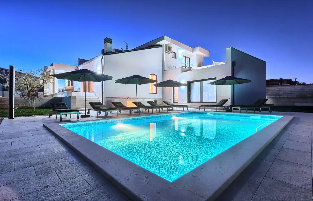 4-Bedroom Villa in Buje with Pool