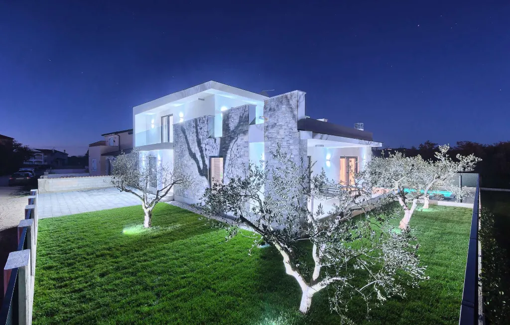 4-Bedroom Villa in Buje with Pool