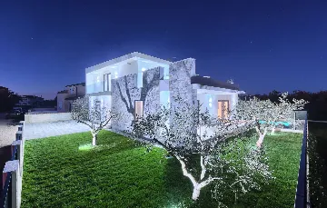 4-Bedroom Villa in Buje with Pool