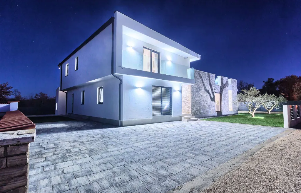 4-Bedroom Villa in Buje with Pool