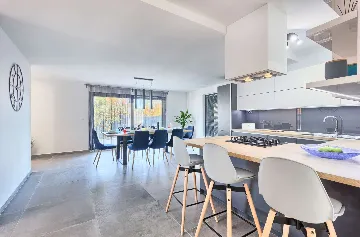 4-Bedroom Villa in Buje with Pool