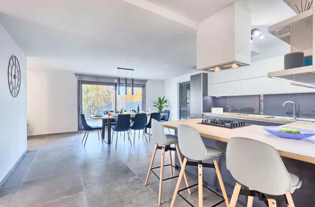 4-Bedroom Villa in Buje with Pool