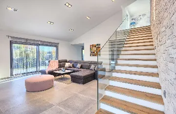 4-Bedroom Villa in Buje with Pool