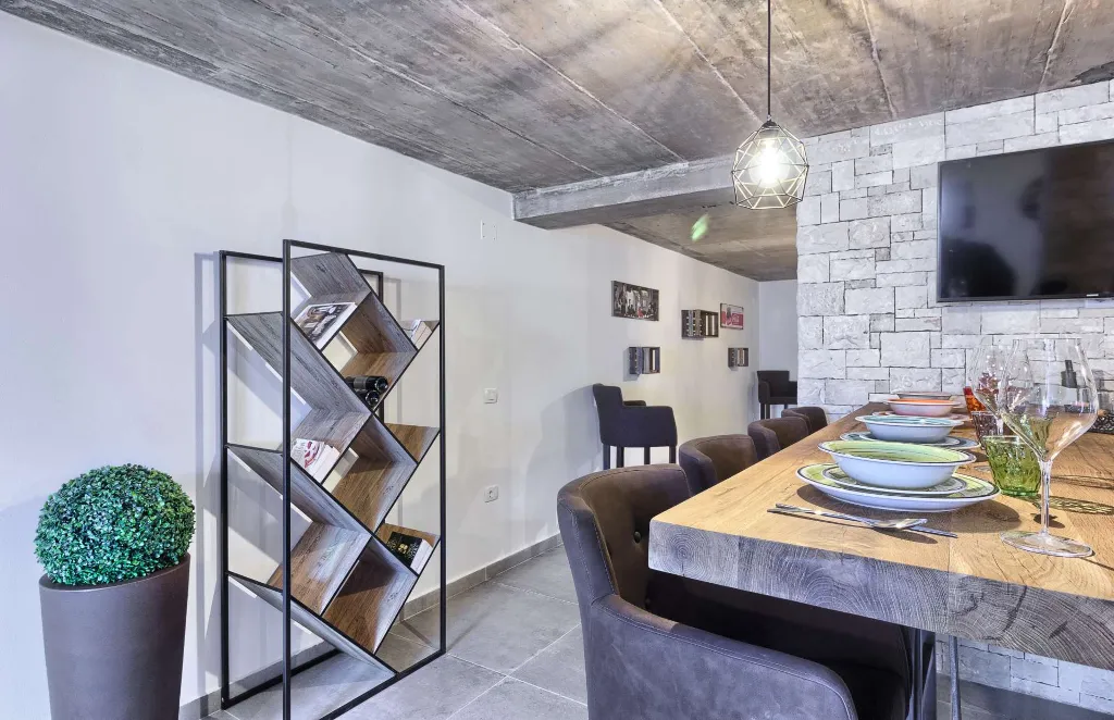 4-Bedroom Villa in Buje with Pool