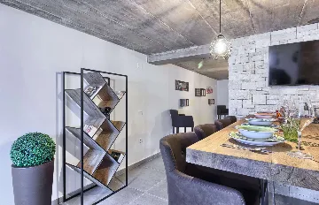 4-Bedroom Villa in Buje with Pool