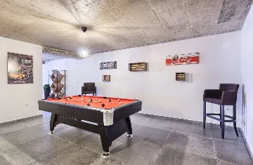 4-Bedroom Villa in Buje with Pool