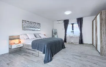 4-Bedroom Villa in Buje with Pool